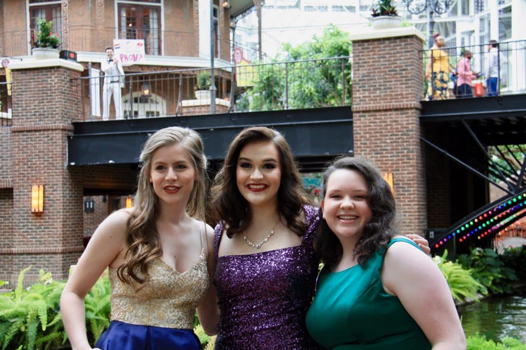 Oeds de Boer surprises Marybel Lindsey in the background of her prom photos after traveling from the Netherlands to surprise her