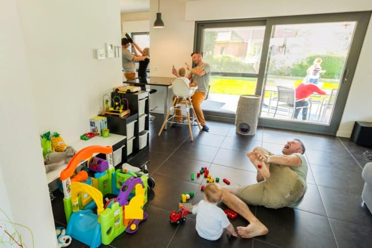 Dad Creates Hilarious 360-Degree Photo Revealing What Parenting Is Really Like