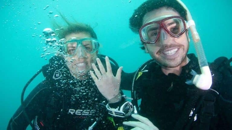 Boyfriend Surprises Scuba Diver Girlfriend With Surprise Underwater Proposal On His “first” Dive