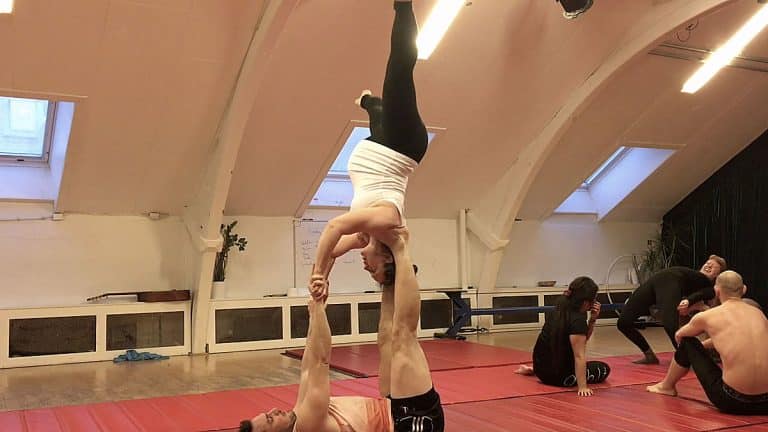 Incredible Acrobatic Mom-To-Be Performs Amazing Yoga Moves While 38 Weeks Pregnant