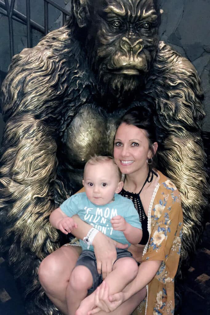 Mom Tera with Madysn and the gorilla statue